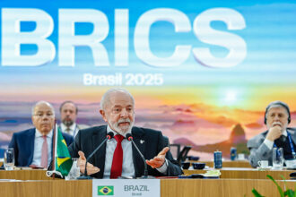 Em discurso na cúpula do BRICS, Lula acusa Israel e os EUA, mas evita criticar o Irã