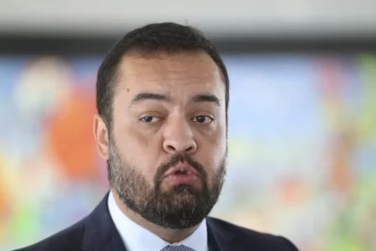 Mendonça autoriza buscas da PF contra Cláudio Castro em apuração do Master