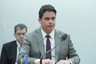 Deputado expulso do PL é um dos alvos da Polícia Federal em fraudes no Ceará