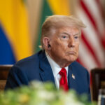 Trump pede para iranianos tomarem instituições e ameaça regime em caso de execução