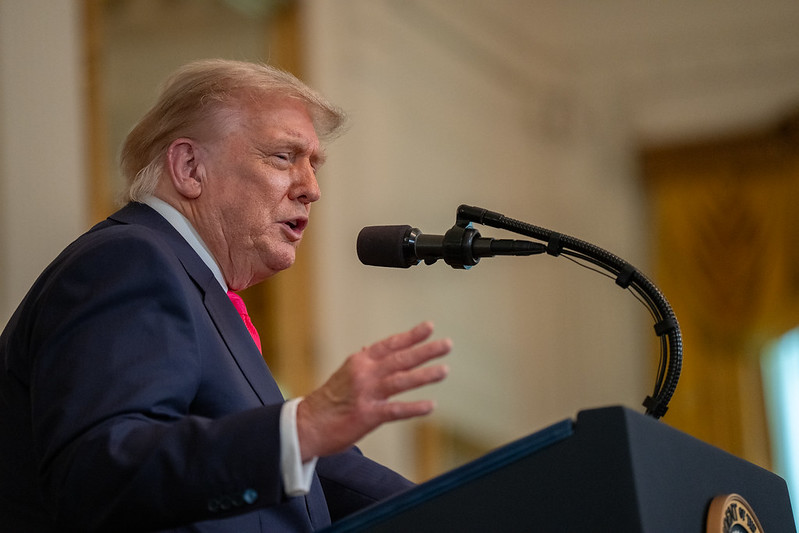 Câmara dos EUA aprova mega pacote de Trump que reduz impostos