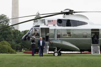 Trump impõe multa e tarifa de 25% sobre a Índia por questões políticas