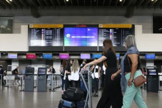 Moeda fraca ajuda setor aéreo a bater recorde de passageiros em julho