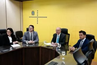 Sem acordo sobre tarifaço, plano de contingência para empresas deve sair na próxima semana