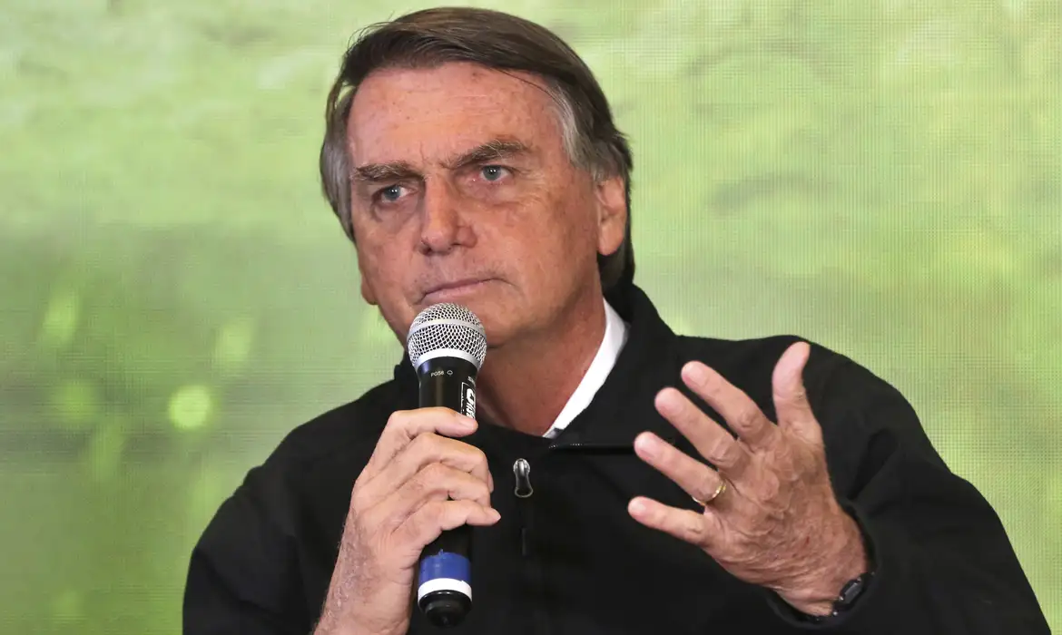 STF permite que Bolsonaro receba visita de parentes em prisão domiciliar