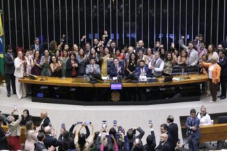 Câmara aprova projeto sobre proteção de crianças em ambientes digitais