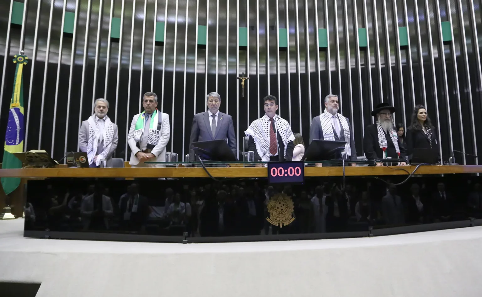 PT traz ao Brasil rabinos ligados ao Irã que pregam o fim de Israel