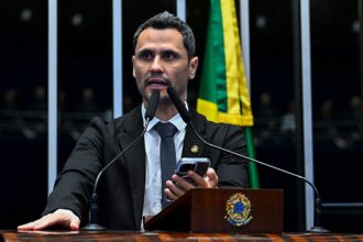 Cleitinho lidera em Minas e pode vencer no 1º turno, diz pesquisa do Real Time