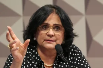 Damares é autorizada a verificar condições de prisão a Bolsonaro