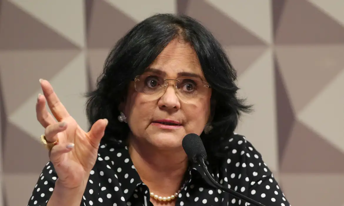 Damares é autorizada a verificar condições de prisão a Bolsonaro