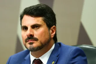 Alvo do STF, senador Marcos do Val passa a usar tornozeleira eletrônica