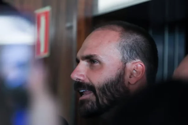 Eduardo Bolsonaro diz ter orgulho de ser réu de uma corte que solta bandidos