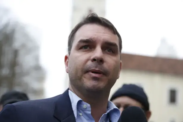 Datafolha reforça provável vitória de Flávio Bolsonaro sobre Lula no 2º turno
