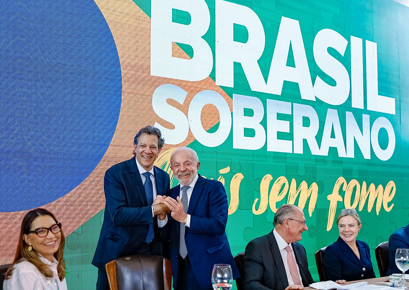 Na véspera do tarifaço, Lula diz apenas que convidará Trump para COP30