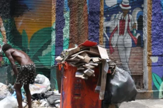 Brasil dobra população de rua em dois anos com crise econômica como motor