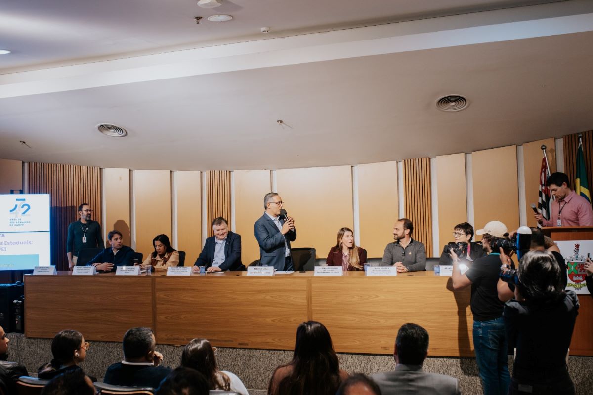 Prefeito de São Bernardo é afastado após operação da PF por lavagem de dinheiro