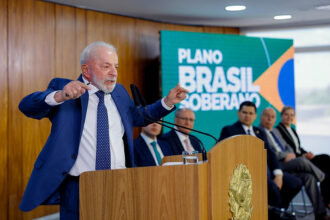 Sem acordo e com atrasos, Governo Federal anuncia pacote de socorro após tarifaço