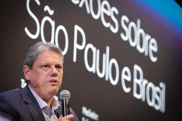 Tarcísio sugere 'entregar vitórias a Trump', mas evita abordar saída de Moraes do STF