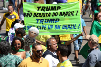 Conselheiro de Trump promete lutar até a libertação de Jair Bolsonaro