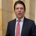 Candidato conservador colombiano morre dois meses após ser baleado em comício