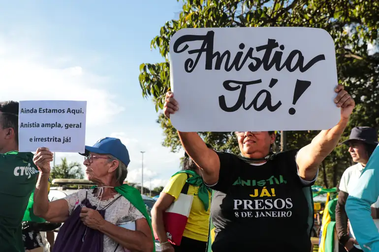 Proposta de anistia coloca o julgamento de Bolsonaro nas mãos do eleitor