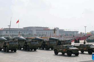 China faz 'desfile nuclear' com mísseis que podem atingir os EUA