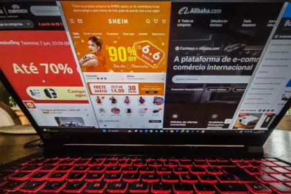 A meses das eleições, Lula zera 'taxa das blusinhas' e enfurece indústria nacional