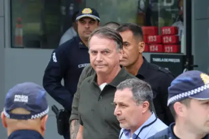 Ex-presidente Bolsonaro pede ao STF para receber os filhos no Dia dos Pais