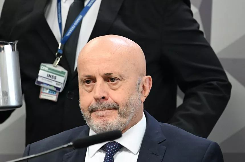 'Careca do INSS' não responde perguntas na CPMI e nega participação em fraude