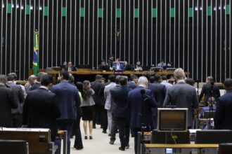 Câmara aprova projeto que proíbe cobrança de sindicatos na folha de aposentados do INSS