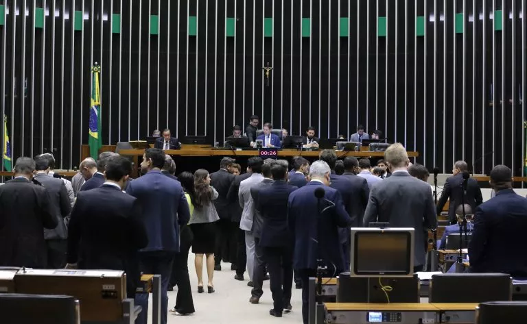 Câmara aprova projeto que proíbe cobrança de sindicatos na folha de aposentados do INSS