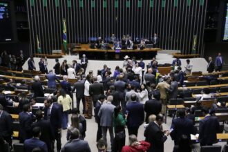 Câmara vai discutir urgência para anistia nesta quarta-feira