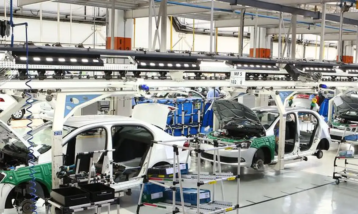 México impõe tarifas de 50% a carros chineses, provocando reação de Pequim