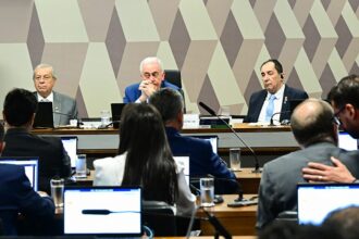 MORREU! CCJ do Senado rejeita a 'PEC da blindagem' e enterra assunto