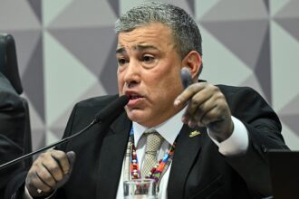 Em depoimento na CPMI, presidente da Conafer debocha e diz que 'morto recebe benefício'