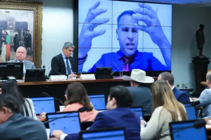 Ex-assessor de Moraes ataca ministro em audiência e o acusa de manipular eleição