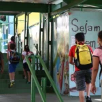 Menos da metade das escolas públicas está ligada à rede de esgoto no país