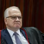 Fachin aguarda explicações de ministros para decidir sobre crise no STF