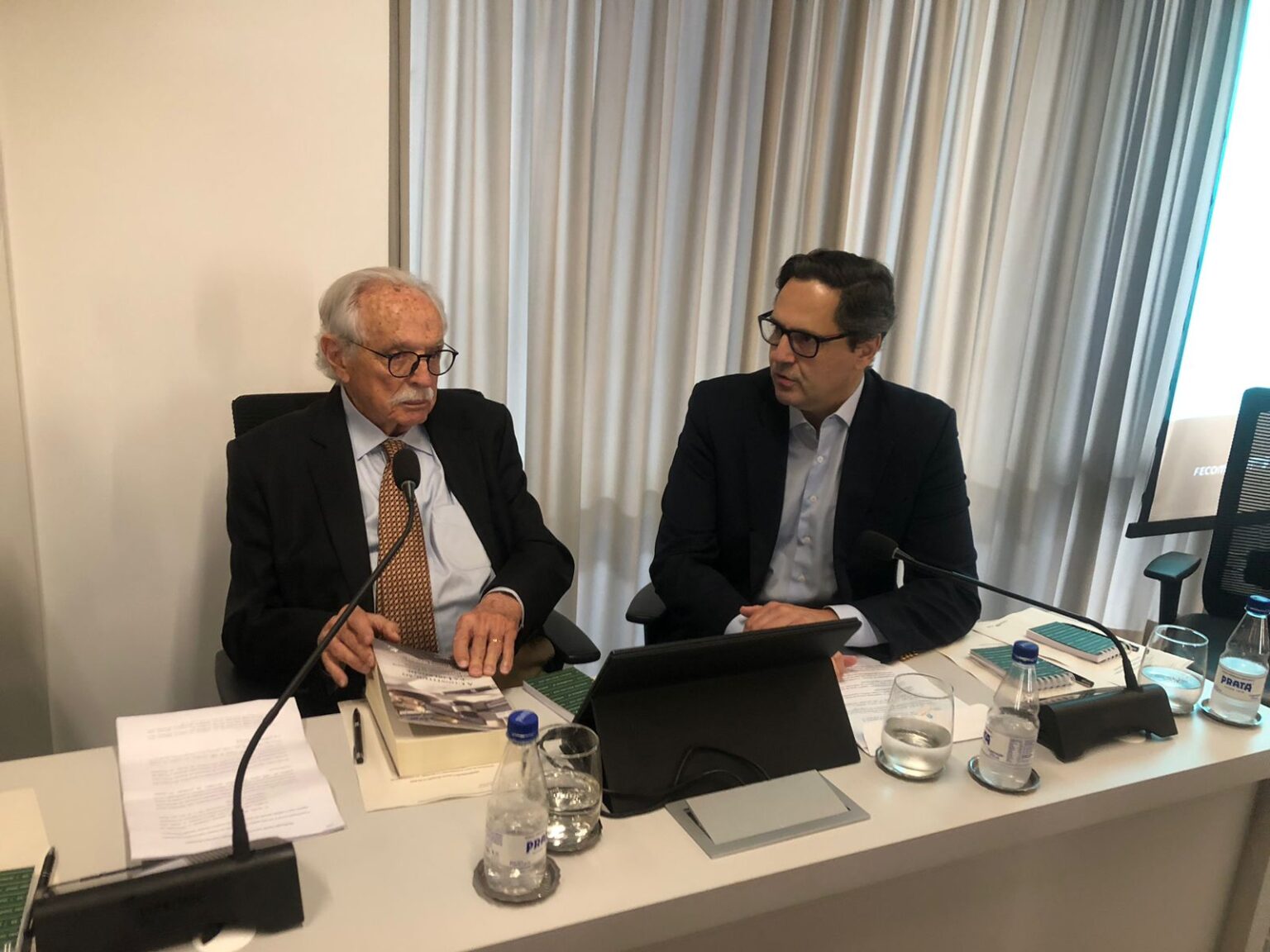 Luiz Philippe apresenta livro em tributo aos 90 anos de Ives Gandra