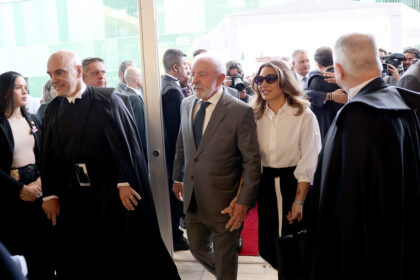 Lula e outros 74 envolvidos na Lava Jato disputam cargos para 'cuidar' do Brasil