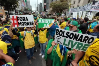 Tarcísio cobra pauta de anistia a Hugo Motta e critica Moraes