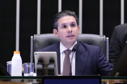 Apesar das críticas, Motta afirma que proposta sobre o fim da jornada 6x1 pode ser votada em maio