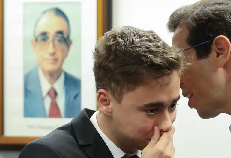 Defesa diz que ex-presidente Bolsonaro não usou celular durante visita de Nikolas