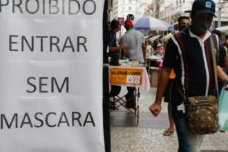 Dino determina investigação da Polícia Federal sobre conduta de Bolsonaro na pandemia