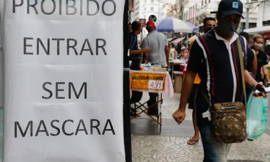 Dino determina investigação da Polícia Federal sobre conduta de Bolsonaro na pandemia