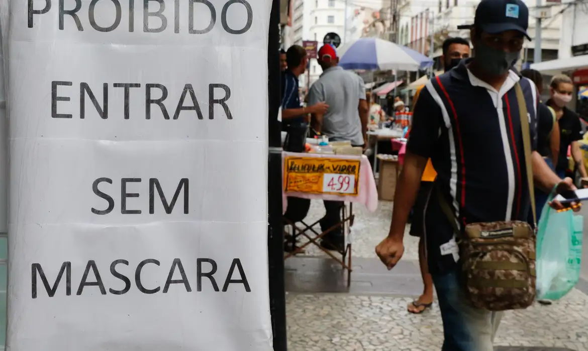 Dino determina investigação da Polícia Federal sobre conduta de Bolsonaro na pandemia