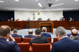 STF retoma julgamento de Bolsonaro com primeiro voto divergente do de Moraes