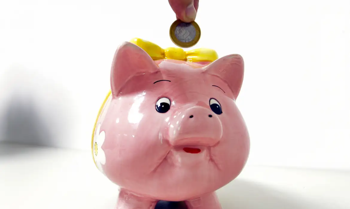 Poupança tem retirada líquida de R$ 7,6 bilhões em agosto