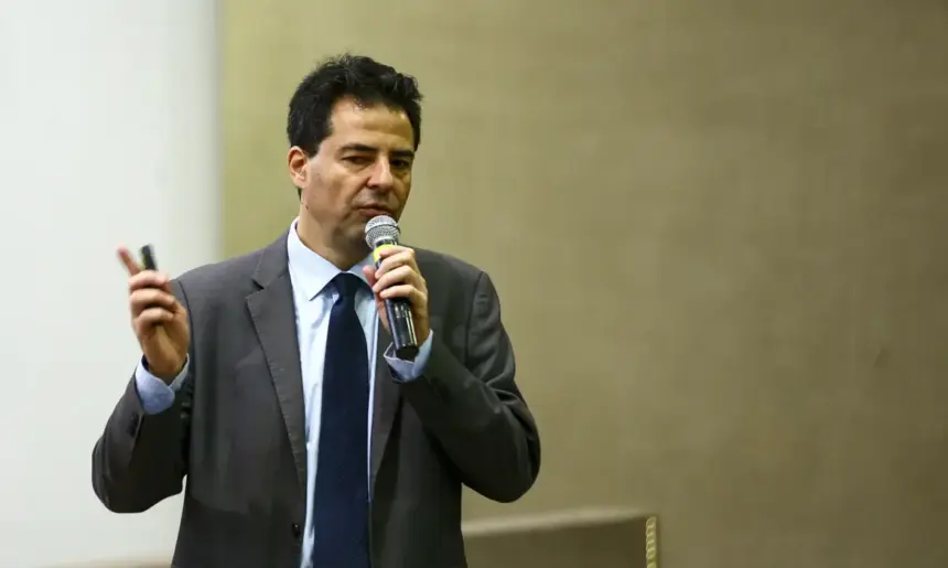 Adolfo Sachsida propõe revogaço e ajuste nas contas no próximo governo