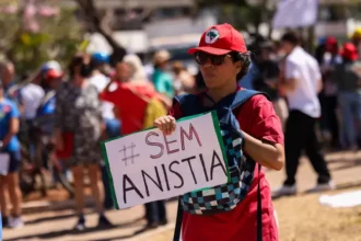 Esquerda reúne 250 pessoas em ato por prisão de Bolsonaro